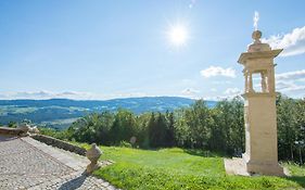 Chalet mit Sauna, Hot Pot und Kamin, ruhige Lage am Waldrand