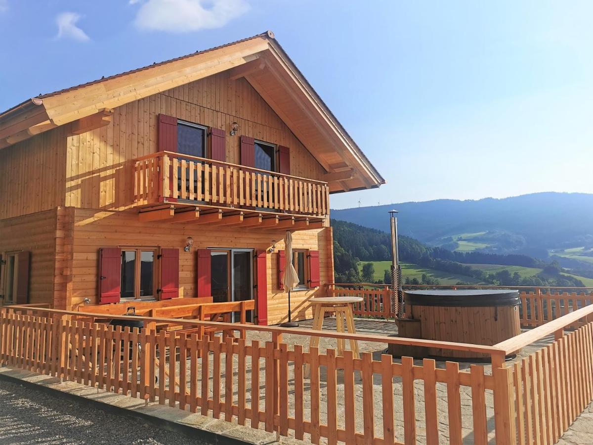 Chalet mit Sauna, Hot Pot und Kamin, ruhige Lage am Waldrand Pöllauberg Exterior foto