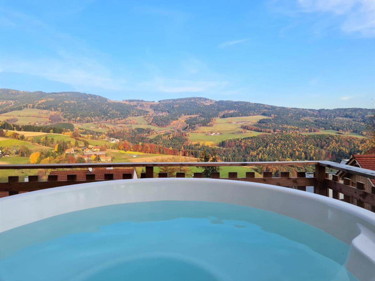 Chalet mit Sauna, Hot Pot und Kamin, ruhige Lage am Waldrand Pöllauberg Exterior foto