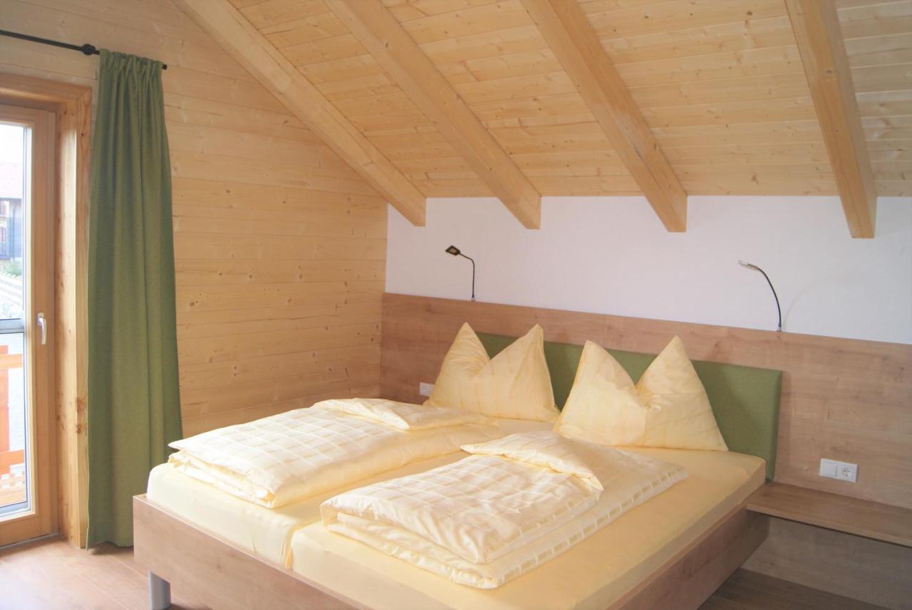 Chalet mit Sauna, Hot Pot und Kamin, ruhige Lage am Waldrand Pöllauberg Exterior foto