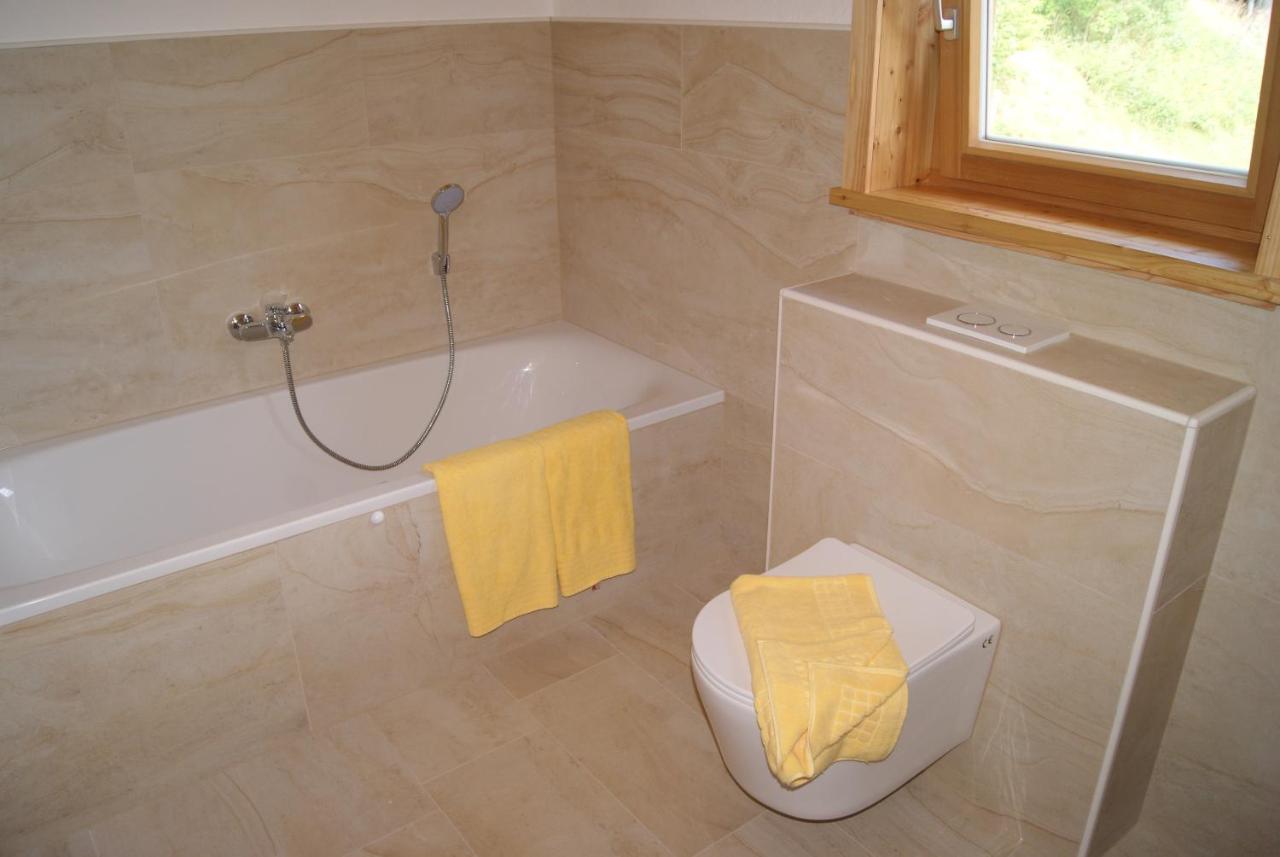 Chalet mit Sauna, Hot Pot und Kamin, ruhige Lage am Waldrand Pöllauberg Exterior foto