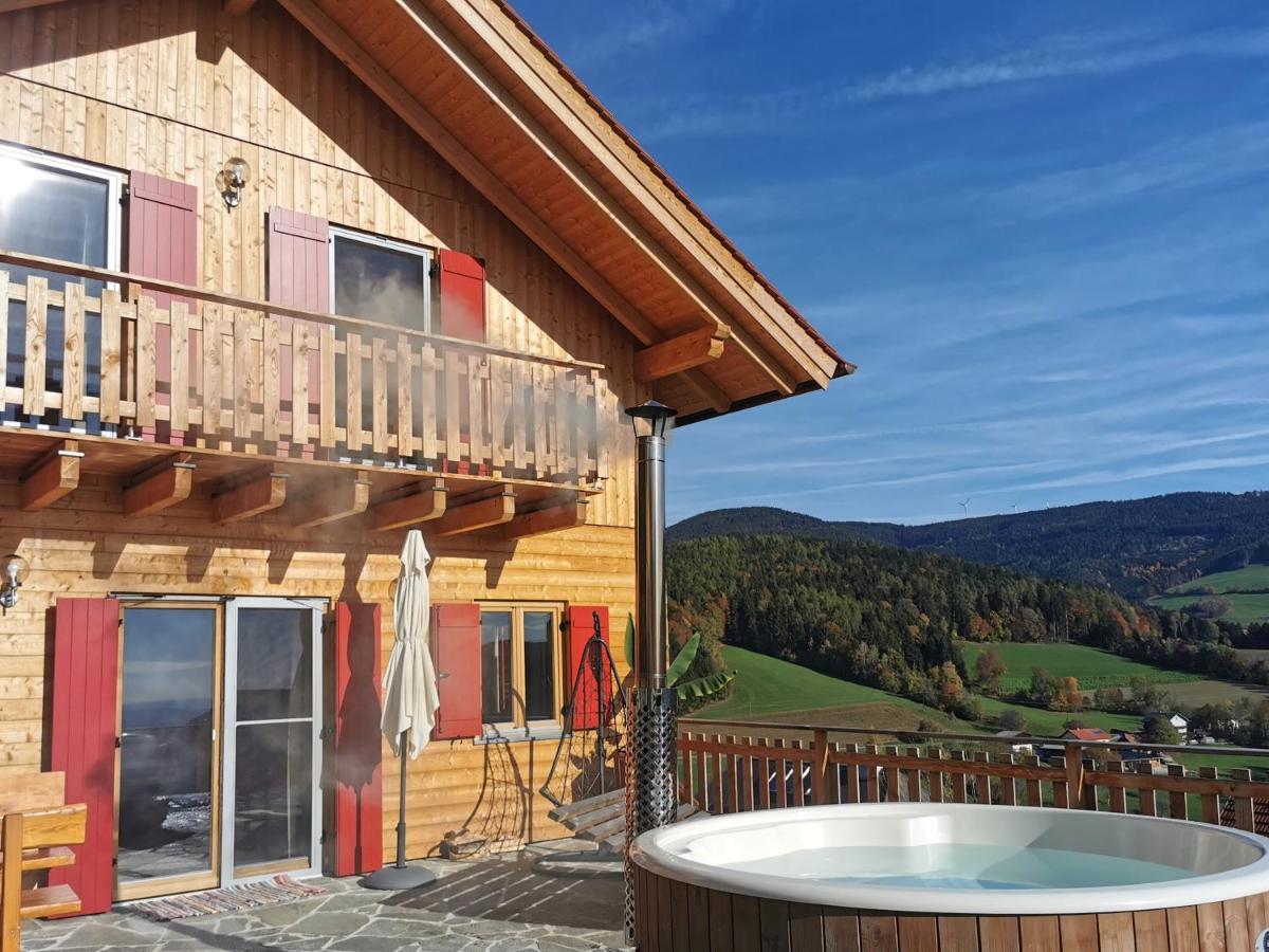 Chalet mit Sauna, Hot Pot und Kamin, ruhige Lage am Waldrand Pöllauberg Exterior foto